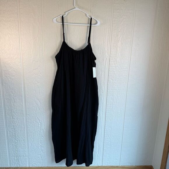 Sol Angeles Dresses & Skirts - Sol Angeles Black Midi Slip Dress with Spaghetti Straps